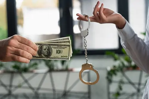 رضایت شاکی با گرفتن پول
