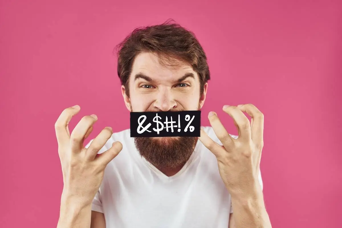 چگونه از جرم توهین در فضای مجازی شکایت کنیم؟ مراحل کامل